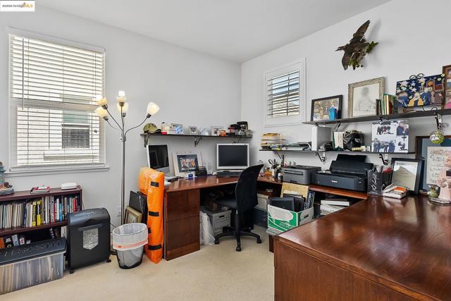 907 Snapdragon Way, Brentwood CA: https://media.crmls.org/mediaz/4e191576-a117-402d-a2df-4aad5de4e7c8.jpg