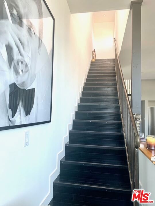 2513 Lincoln Boulevard, Venice CA: https://media.crmls.org/mediaz/4e1961ba-d24a-4025-94c8-41c73ec72141.jpg