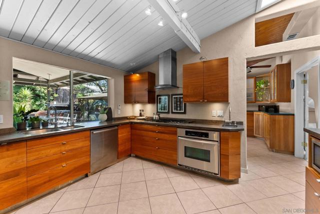1767 Wind River Road, El Cajon CA: https://media.crmls.org/mediaz/4e1973c1-42b8-4aa2-9ecb-f42a4b15a96b.jpg