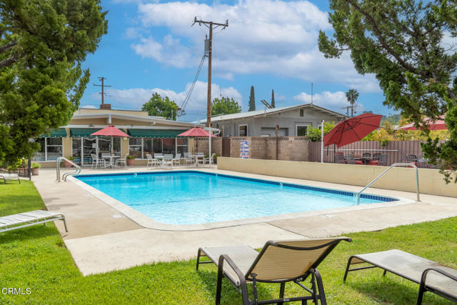 1075 Loma Drive, Ojai CA: https://media.crmls.org/mediaz/4e198ceb-b744-4ec0-b1f0-d8ef9f4b8250.jpg