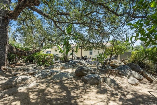 18218 Paradise Mountain Road, Valley Center CA: https://media.crmls.org/mediaz/4e1a211f-7d86-4466-83e2-7fb198d91065.jpg