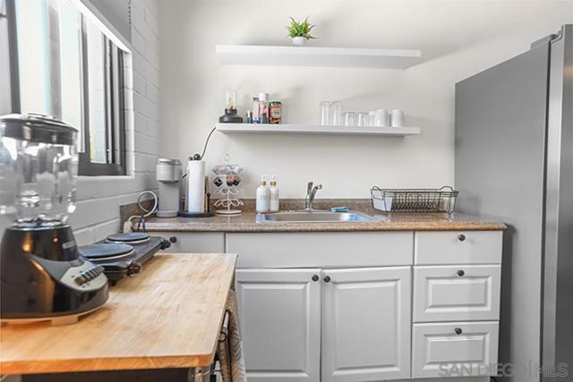 9586 Alto Dr, La Mesa CA: https://media.crmls.org/mediaz/4e1a2385-1663-4a1d-92fe-6956605c009f.jpg