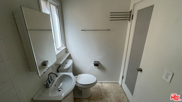 732 Washington Boulevard, Marina del Rey CA: https://media.crmls.org/mediaz/4e1a4b56-1397-46d0-9489-236b110f907b.jpg