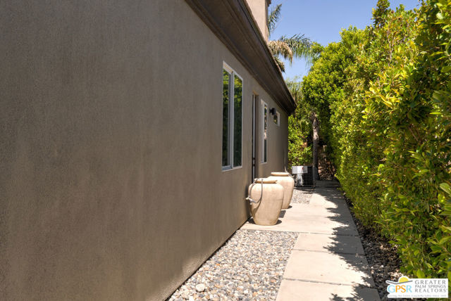 2160 N Hermosa Drive, Palm Springs CA: https://media.crmls.org/mediaz/4e1ab380-612b-4f8e-979b-c601124e2134.jpg