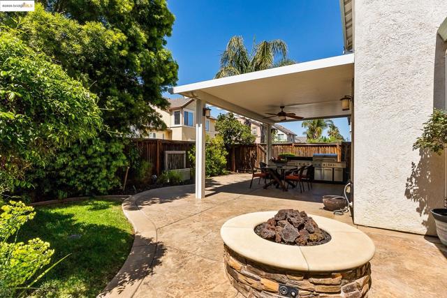 907 Snapdragon Way, Brentwood CA: https://media.crmls.org/mediaz/4e1ad9a9-84c4-4653-9019-c9365aa168e4.jpg