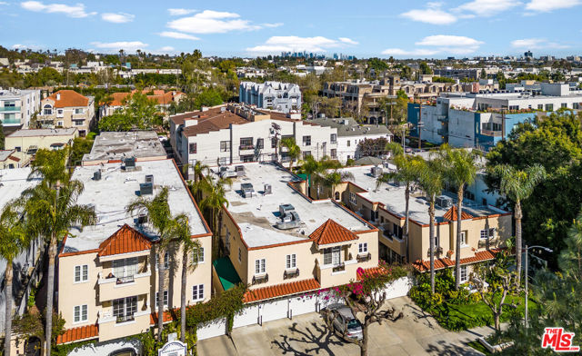 910 N Alfred Street, West Hollywood CA: https://media.crmls.org/mediaz/4e1adb36-0b1a-47c9-85a1-f463f925f4c7.jpg