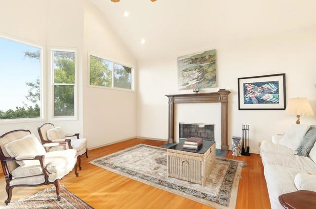 11 S Palomar Drive, Redwood City CA: https://media.crmls.org/mediaz/4e1afb3b-15ca-4146-b38f-f93815c453b5.jpg