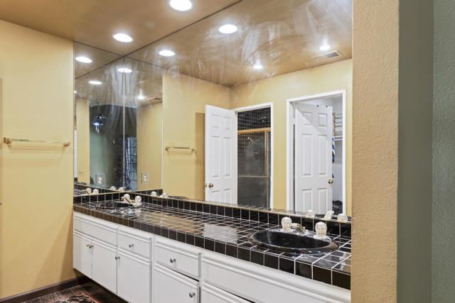 43755 Via Palma, Palm Desert CA: https://media.crmls.org/mediaz/4e1b721f-3f28-4ee6-8ba4-5a3580eb672c.jpg