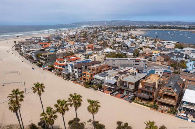 2617 Ocean Front Walk, San Diego CA: https://media.crmls.org/mediaz/4e1bd506-6297-464c-a17b-9ced7de32c35.jpg