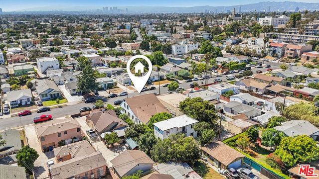 2922 8th Avenue, Los Angeles CA: https://media.crmls.org/mediaz/4e1c7571-f0d6-4e3a-8130-5c7ba1d864c6.jpg
