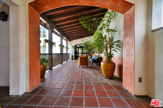 1414 N Harper Avenue, West Hollywood CA: https://media.crmls.org/mediaz/4e1d4903-cfd8-47af-b02b-2fdeb5e8f34c.jpg