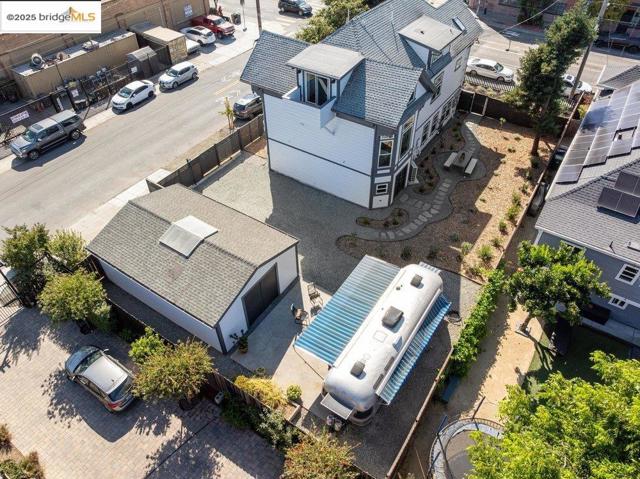 2602 Adeline St, Oakland CA: https://media.crmls.org/mediaz/4e1d836b-928a-487e-9aa9-338b4625cc07.jpg