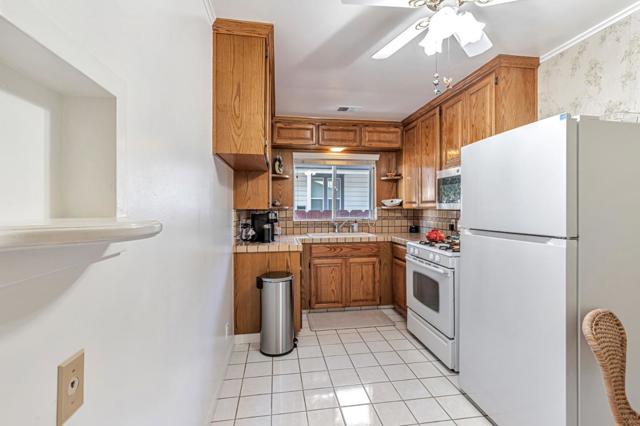 1010 Monterey Street, Hollister CA: https://media.crmls.org/mediaz/4e1e3bf6-2667-40b2-b138-ab4fca98bb86.jpg