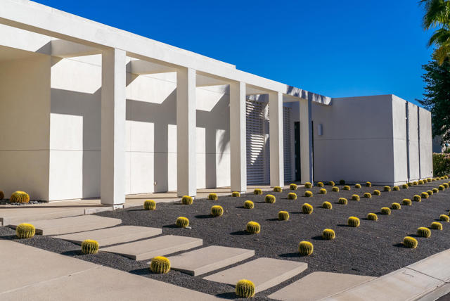 3088 Linea Terrace, Palm Springs CA: https://media.crmls.org/mediaz/4e1e9d63-4eef-4b1d-b33c-c23106185c26.jpg