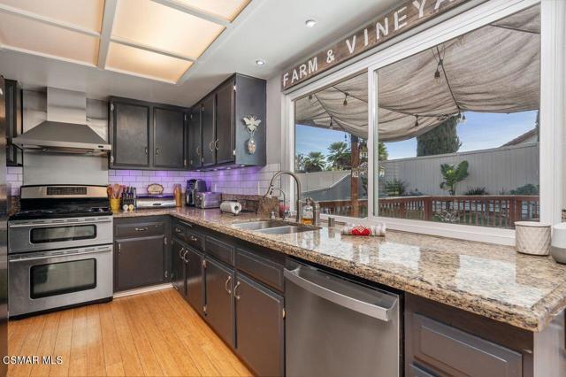 1076 Calle Contento, Thousand Oaks CA: https://media.crmls.org/mediaz/4e1f09ff-632b-44b2-b9da-9bb1fa8faf25.jpg