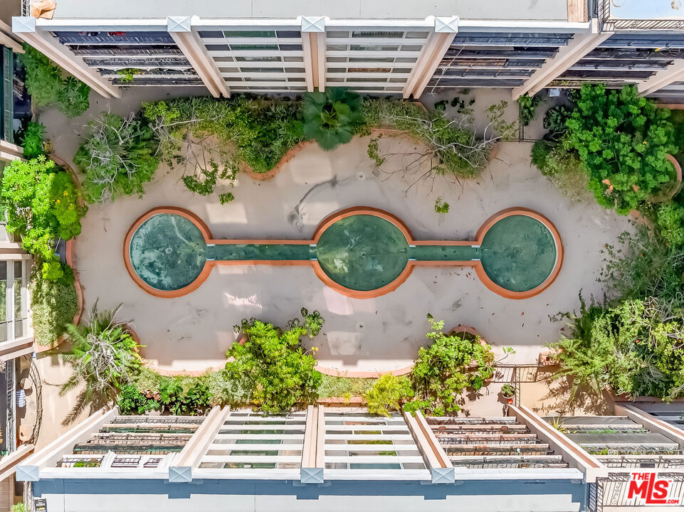 https://media.crmls.org/mediaz/4e1f0c4e-3310-4095-94ca-9cd1baab480c.jpg?preset=X-Large