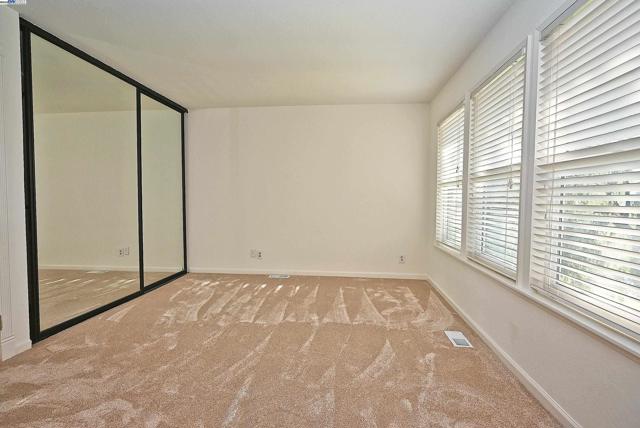 405 Thistle Cir, Martinez CA: https://media.crmls.org/mediaz/4e1f1be2-6090-45a3-aef9-8ecfb86c785e.jpg