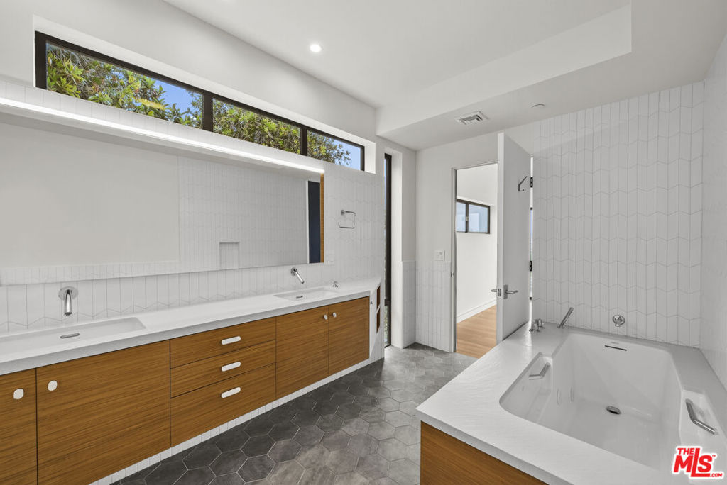 MLS #26856391 image #31