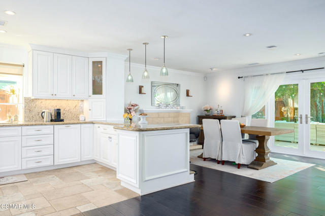 26007 Philrich Circle, Calabasas CA: https://media.crmls.org/mediaz/4e1f6004-a3da-4952-903b-acecc658c986.jpg