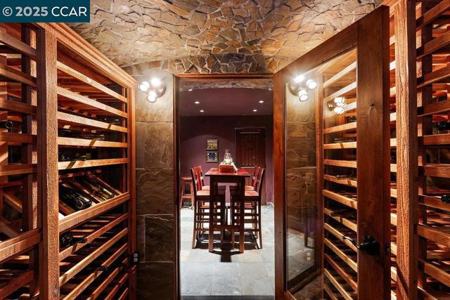 39 El Toyonal, Orinda CA: https://media.crmls.org/mediaz/4e1fa6e0-c9af-4cec-ab02-70e293c79c4b.jpg