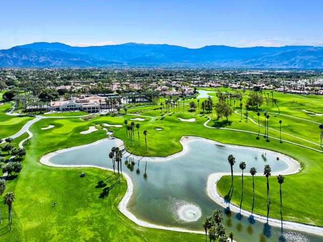 450 Desert Falls N Drive, Palm Desert CA: https://media.crmls.org/mediaz/4e1fb839-d6a5-4de7-8ad2-152ad66d2814.jpg