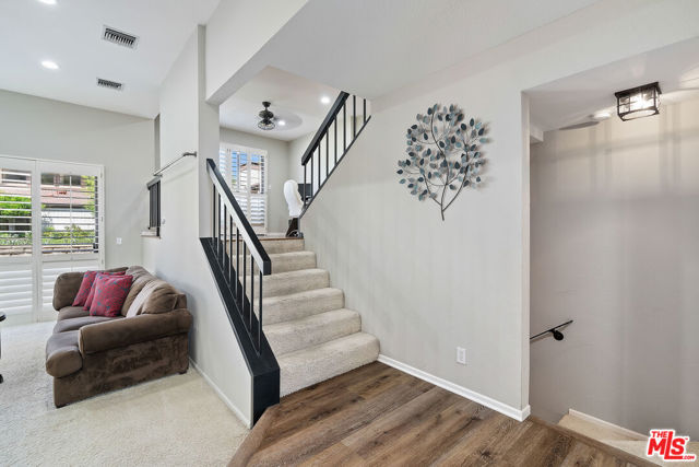 5757 Owensmouth Avenue, Woodland Hills CA: https://media.crmls.org/mediaz/4e1fde9a-f261-4464-973e-e9fec0e5f3f3.jpg