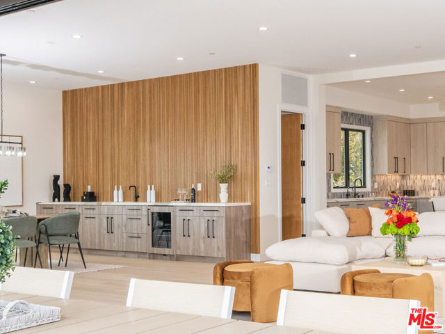 461 Chabela Drive, Manhattan Beach CA: https://media.crmls.org/mediaz/4e204066-f33a-4f8c-98e6-14240c5bf10a.jpg