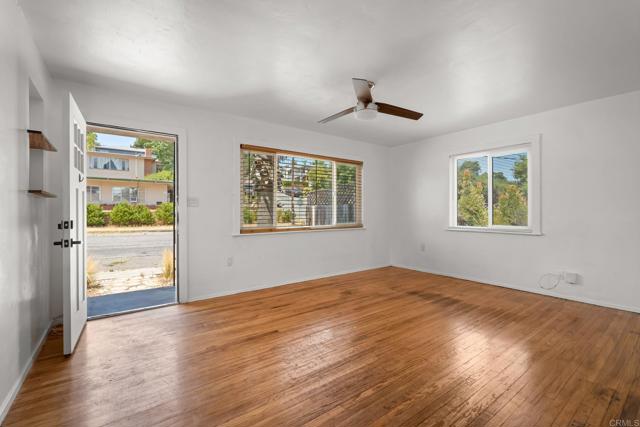 406 26 S Grape St, Escondido CA: https://media.crmls.org/mediaz/4e20e605-be0a-44f1-84cc-2d8aec5d51da.jpg