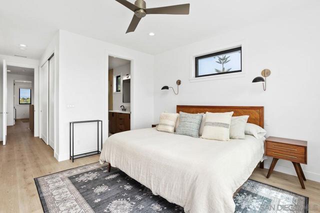 5301 Los Robles Dr, Carlsbad CA: https://media.crmls.org/mediaz/4e216b7e-44b4-4d4e-9a44-4079db6d4be3.jpg