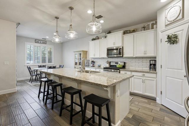 471 Segovia Drive, Hollister CA: https://media.crmls.org/mediaz/4e219703-0c5d-408c-b8f8-4129c0c08f32.jpg