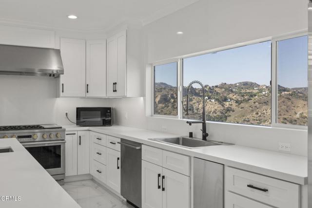 40 Saddlebow Road, Bell Canyon CA: https://media.crmls.org/mediaz/4e230787-74c9-4970-b2ad-ed989c07488f.jpg