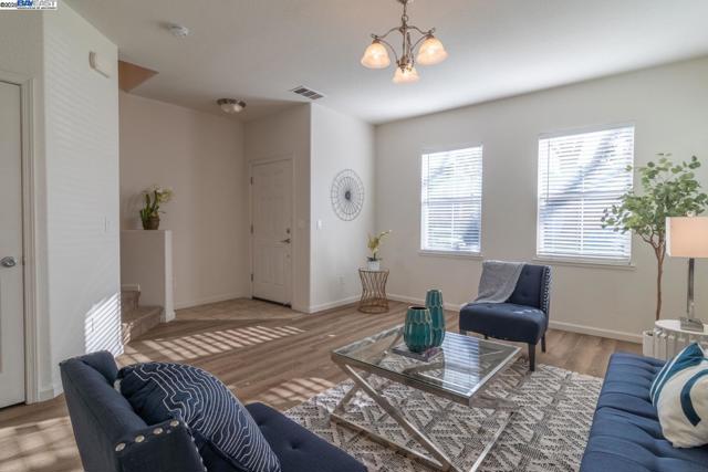 1526 Cat Tail Dr, Stockton CA: https://media.crmls.org/mediaz/4e230bc0-8c50-47bc-9390-9fbe258ddeff.jpg
