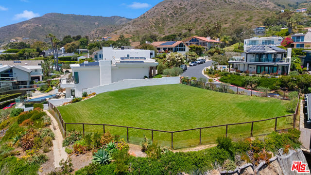 31540 Victoria Point Road, Malibu CA: https://media.crmls.org/mediaz/4e233859-9870-462a-9b32-08110e2bfc3c.jpg