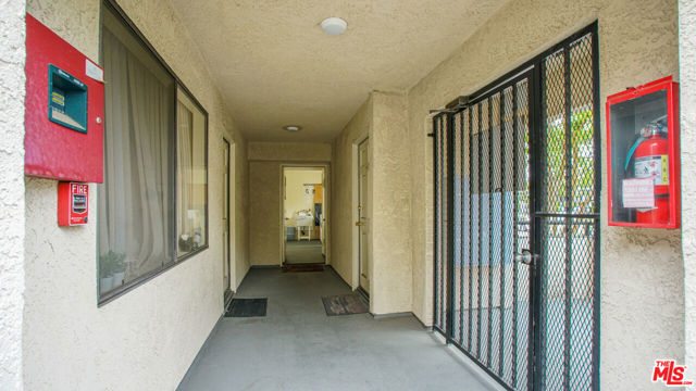 517 Fischer Street, Glendale CA: https://media.crmls.org/mediaz/4e237cd2-4a70-478e-8464-b941c039c825.jpg