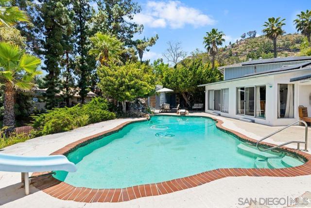 10119 Grandview Dr., La Mesa CA: https://media.crmls.org/mediaz/4e239d8e-fa4b-4054-a568-31b1641281d8.jpg