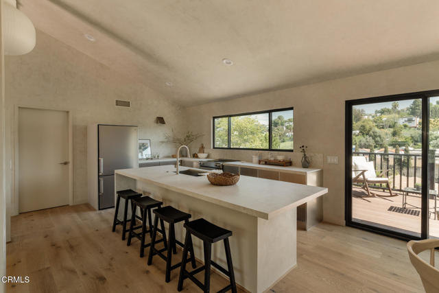 2225 Cazador Drive, Los Angeles CA: https://media.crmls.org/mediaz/4e240ce5-ef24-49d7-8e1d-f84579f1c125.jpg