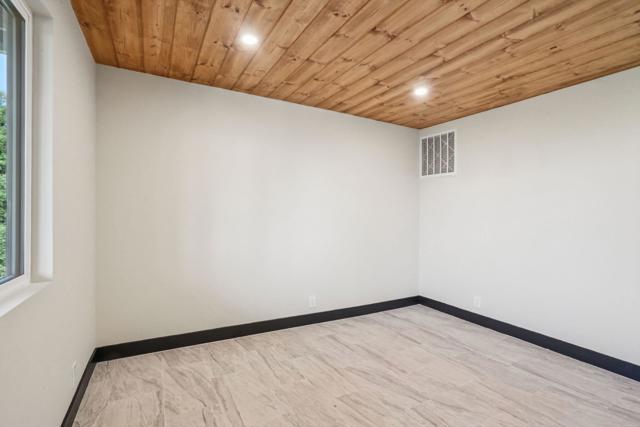 54091 Northridge, Idyllwild CA: https://media.crmls.org/mediaz/4e247147-9d1c-47f9-80f5-ea103d8ea534.jpg