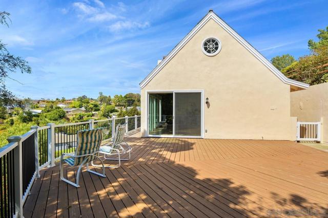 1935 Nautilus St, La Jolla CA: https://media.crmls.org/mediaz/4e25293b-21f1-403c-a793-a2379436681a.jpg