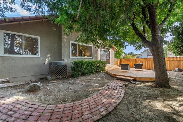 4415 Folsom Dr, Antioch CA: https://media.crmls.org/mediaz/4e254070-8e16-4b79-8f5c-da82f0a4a88a.jpg