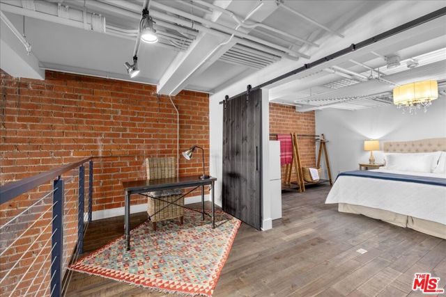 120 S Hewitt Street, Los Angeles CA: https://media.crmls.org/mediaz/4e255146-6a6a-46f8-915d-8f30c2f5a5e7.jpg