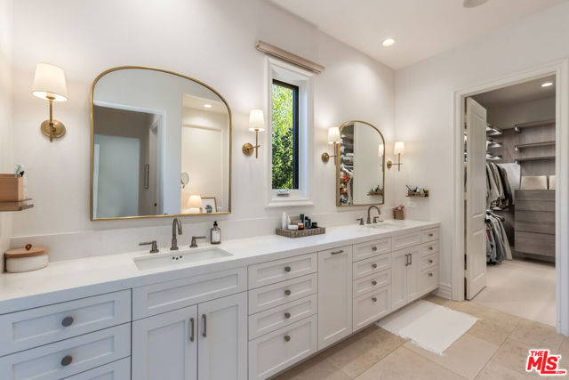 2052 Shadow Creek Drive, Agoura Hills CA: https://media.crmls.org/mediaz/4e256dc4-a231-4235-99d7-afb72341dd3b.jpg