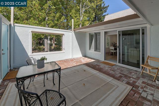 3128 Tice Creek Dr, Walnut Creek CA: https://media.crmls.org/mediaz/4e261461-b4ab-4810-92dc-14b0c46df048.jpg