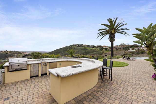18233 Via Ambiente, Rancho Santa Fe CA: https://media.crmls.org/mediaz/4e26160f-a2e0-4f5b-9bde-2f53a43b9644.jpg