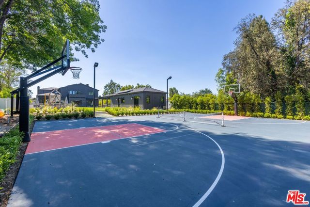 5084 Valjean Avenue, Encino CA: https://media.crmls.org/mediaz/4e267156-45d7-419d-8f2e-adbc751b5436.jpg