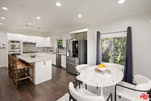 3275 N Knoll Drive, Los Angeles CA: https://media.crmls.org/mediaz/4e26dab1-3c7d-4189-8144-377a565def9e.jpg