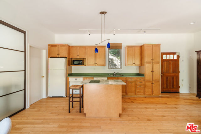 1289 Old Topanga Canyon Road, Topanga CA: https://media.crmls.org/mediaz/4e27a637-d2d6-40d9-8463-4ce4c61969a5.jpg