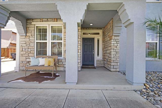 1304 Pyrenees St, Tracy CA: https://media.crmls.org/mediaz/4e27b76c-4cd7-495c-8f49-1b6fac223924.jpg