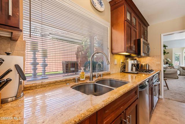 2753 Deerwood Avenue, Simi Valley CA: https://media.crmls.org/mediaz/4e27d184-c41c-4f3d-b704-e2222c9a784b.jpg