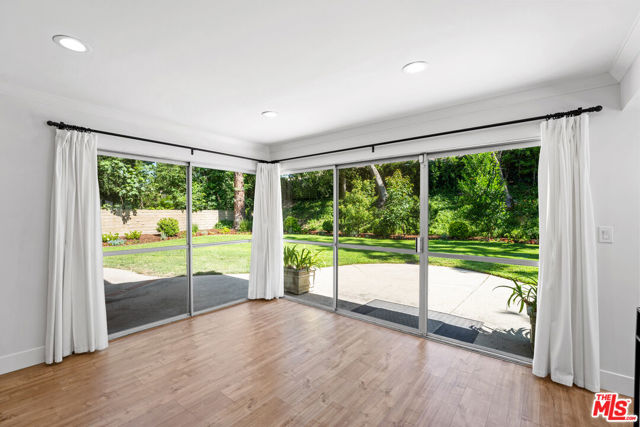 22619 Town Crier Road, Calabasas CA: https://media.crmls.org/mediaz/4e285482-5472-4a17-8c56-198653346d91.jpg