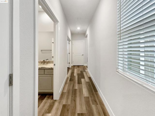 2066 Espana Ln, Rio Vista CA: https://media.crmls.org/mediaz/4e288680-dd64-4753-b6e6-a0873e190e5b.jpg